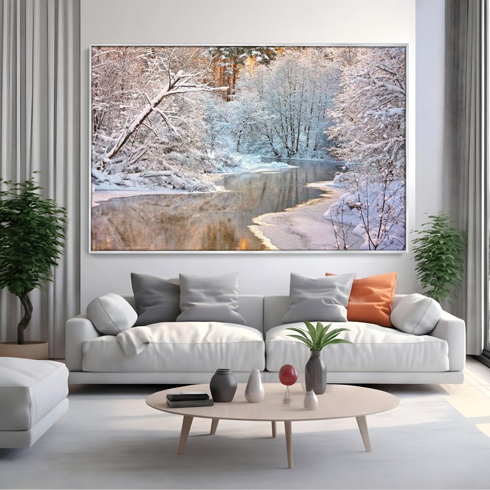 Tablou canvas cu tablou canvas cu peisaj de iarna pe rau, in rama de aluminiu argintiu, pe perete intr-un living